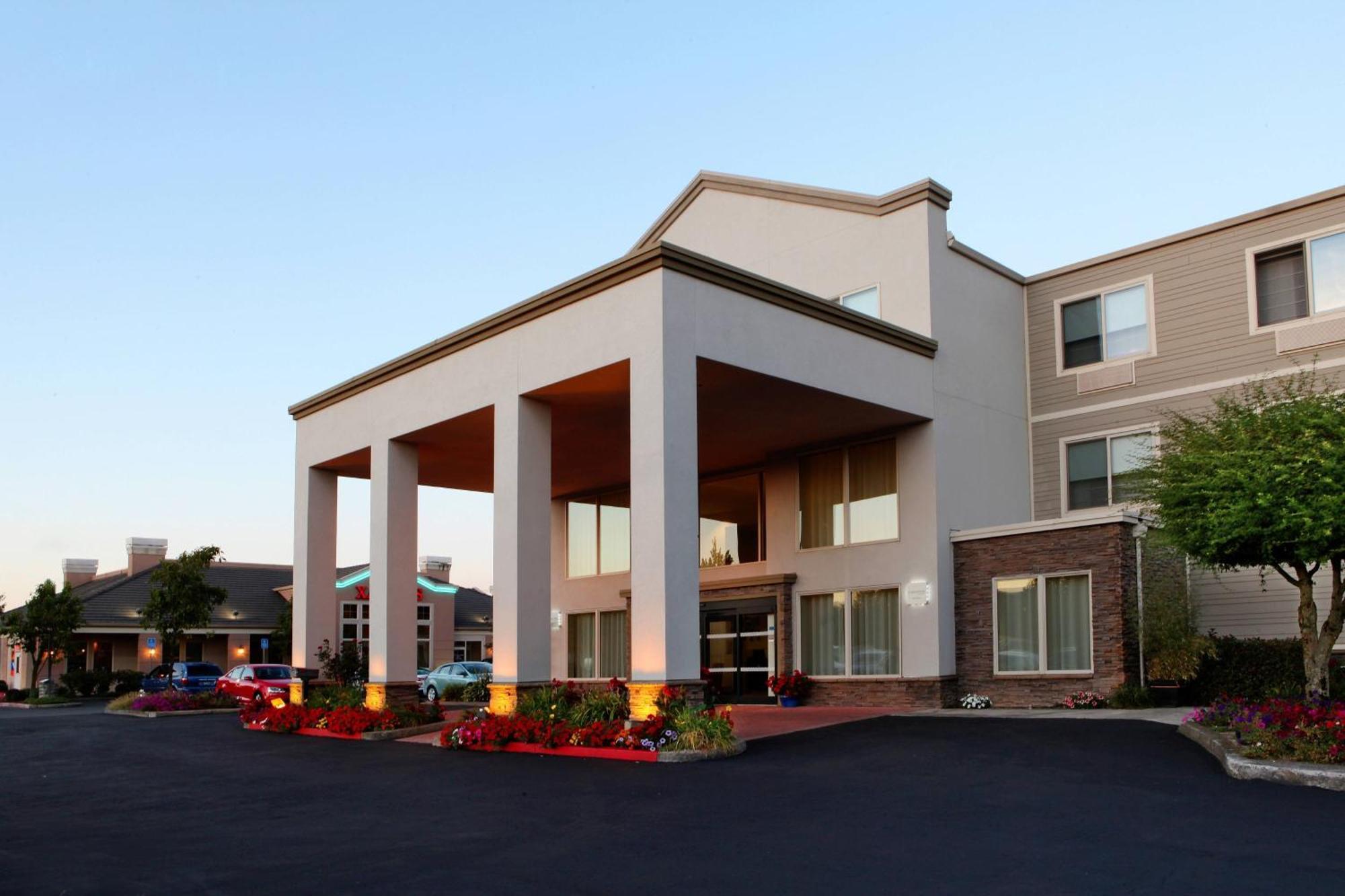 Four Points By Sheraton Portland East Fairview Екстериор снимка